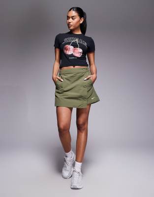 Nike Essentials Woven Skort In Green