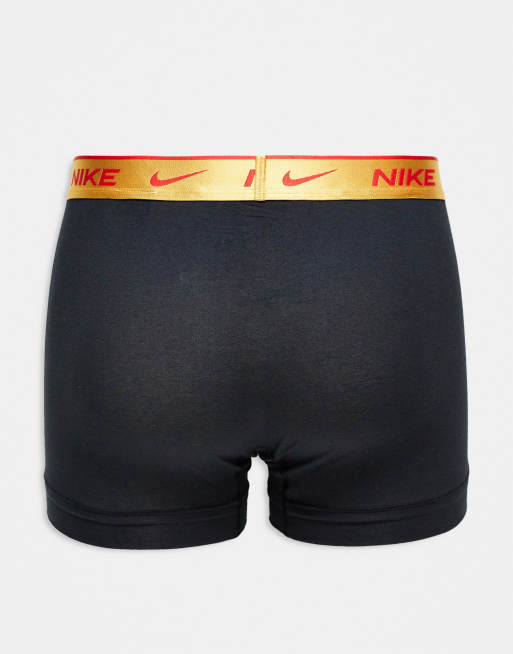Nike Everyday Cotton Stretch 3 pack trunk in black with colored waistband in black / gold / red, 2 of 3
