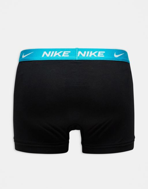 Nike Everyday Cotton Stretch trunks 3 pack in black with contrast waistband, 3 of 4