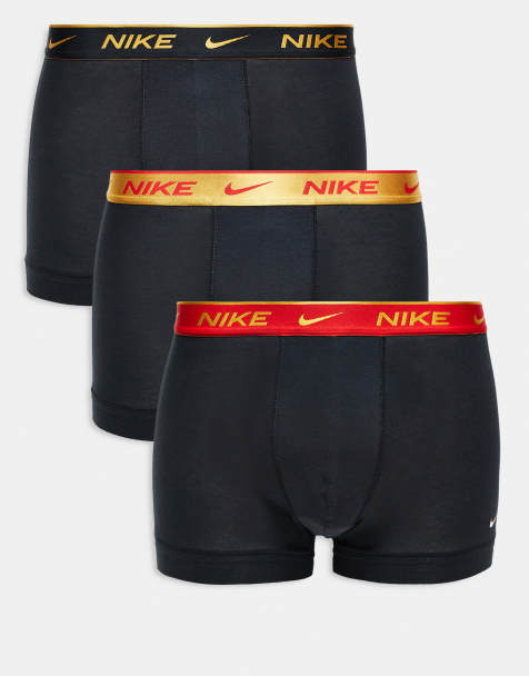 Nike – Everyday Cotton – Zestaw 3 par czarnych bawełnianych bokserek ze stretchem i kontrastową taśmą w talii w kolorze czarnym, złotym i czerwonym - view 1