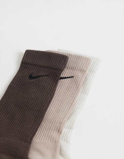 Nike Everyday Elevate 3 pack crew socks in multi, 2 of 3
