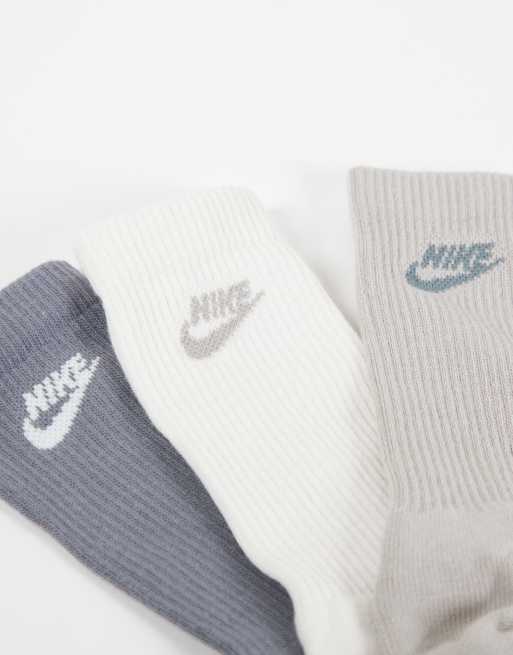 Nike Everyday Elevated confezione da 3 paia di calzini alti multicolore, 2 di 3