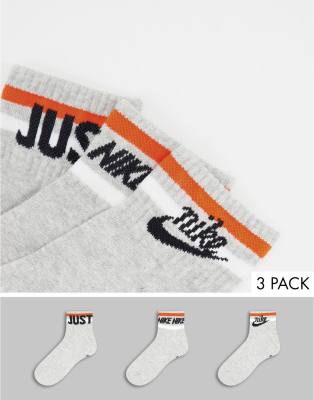 Nike Nike Everyday Essential Socks in grey