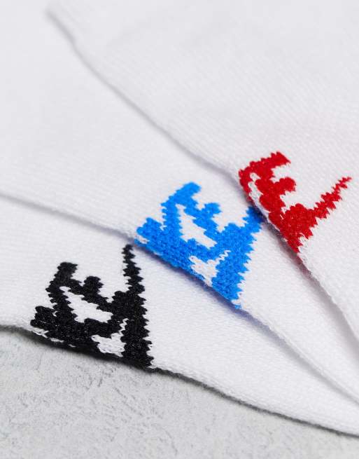 Nike - Everyday Essentials - Pakke med 3 par hvide usynlige sokker med logoprint i forskellige farver, 2 af 4