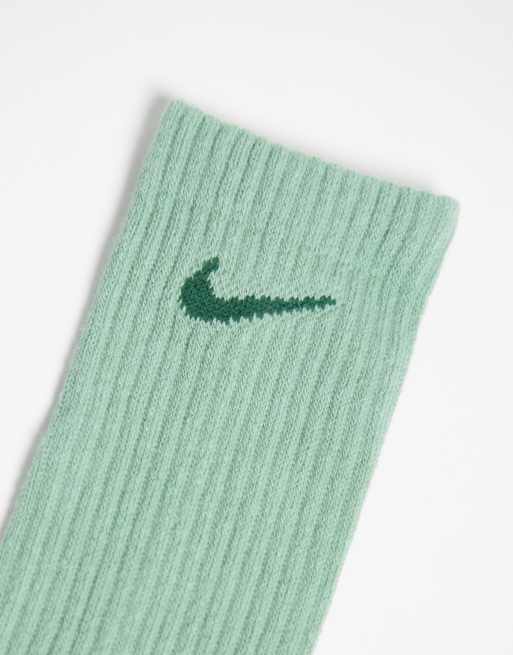 Nike Everyday lekkie skarpetki do połowy łydki 3-pack w wielu kolorach, 2 z 3