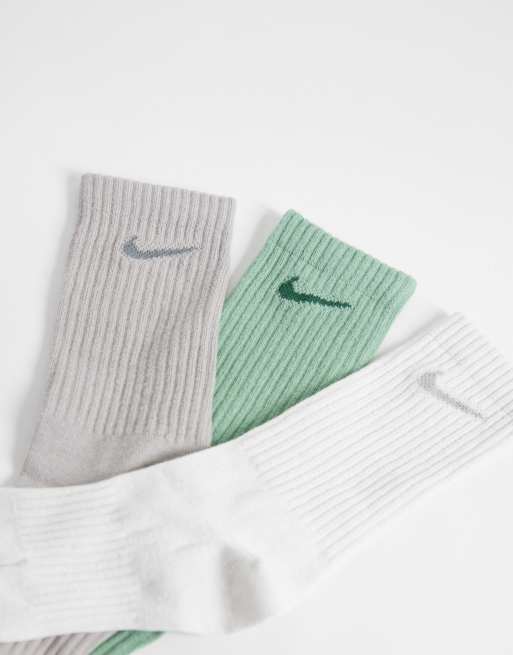 Nike Everyday Lightweight 3 pack crew socks in multi, 3 of 3