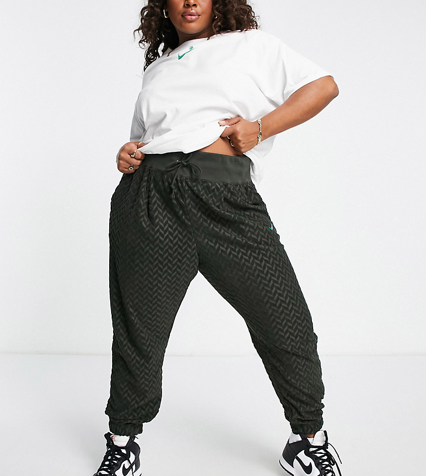 Curve %26 Plus Size by Nike Can%27t go wrong in sweats Herringbone design Drawstring waistband Side pockets Nike logo print detail Elasticated cuffs Relaxed tapered fit