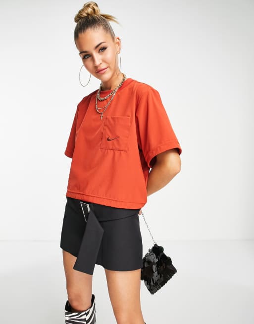 Nike - Everyday Modern - T-shirt taglio corto squadrata marrone vermiglione