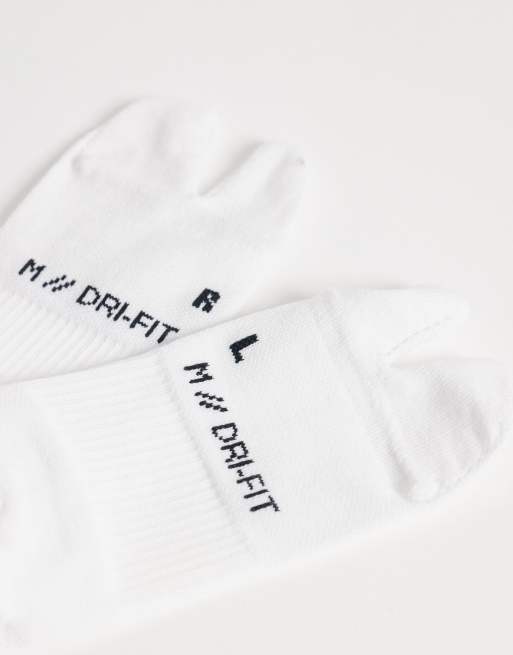 Nike Everyday Plus lightweight tabi socks in white , 2 of 3