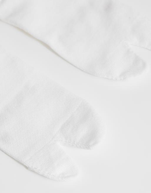 Nike Everyday Plus lightweight tabi socks in white , 3 of 3