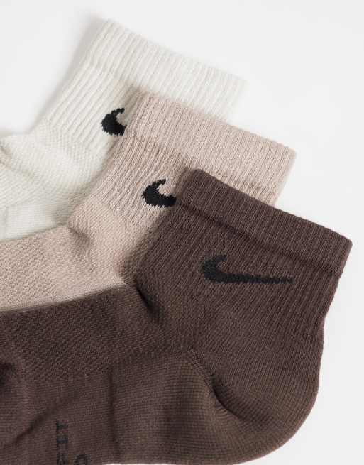 Nike Everyday set van 3 enkelsokken in neutrale multikleur, 3 van 3