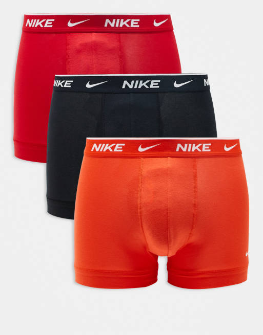 Nike – Everyday – Zestaw 3 par bawełnianych bokserek ze stretchem w kolorach czarnym, pomarańczowym i czerwonym