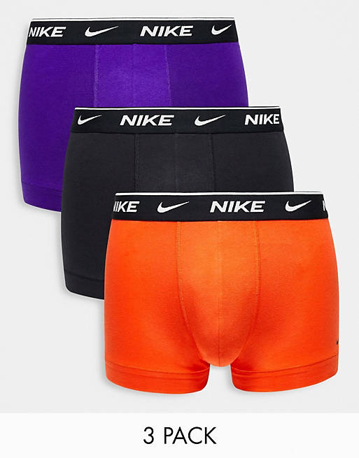 Nike – Everyday – Zestaw 3 par bokserek z elastycznej bawełny w kolorach fioletowym, pomarańczowym i czarnym