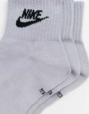 nike evry essential
