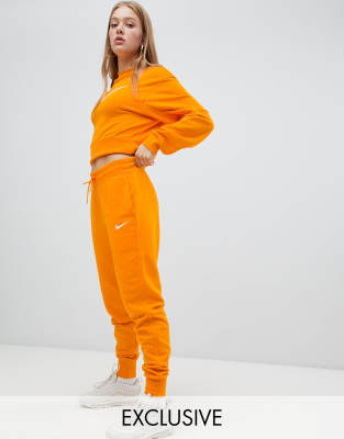 orange nike jogging pants