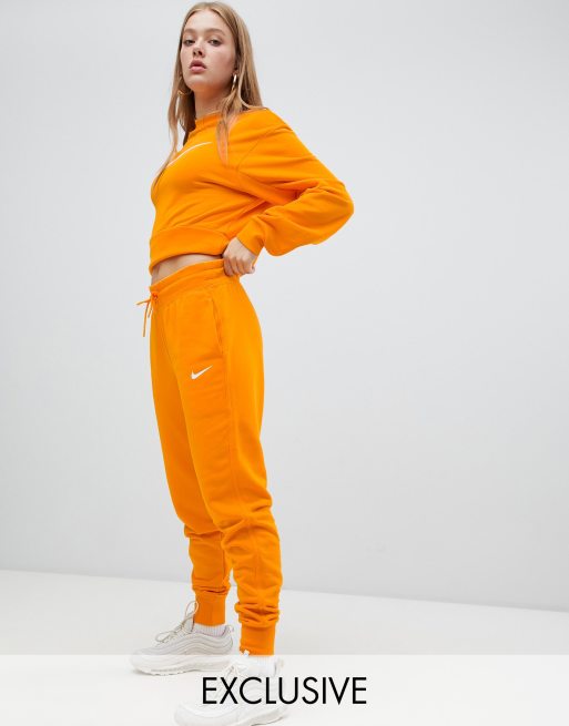 Nike on sale joggers orange