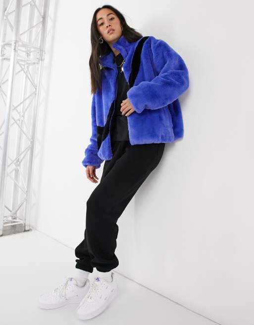 Nike big best sale swoosh jacket blue