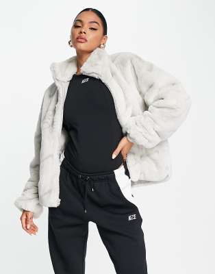 nike outfit with fur