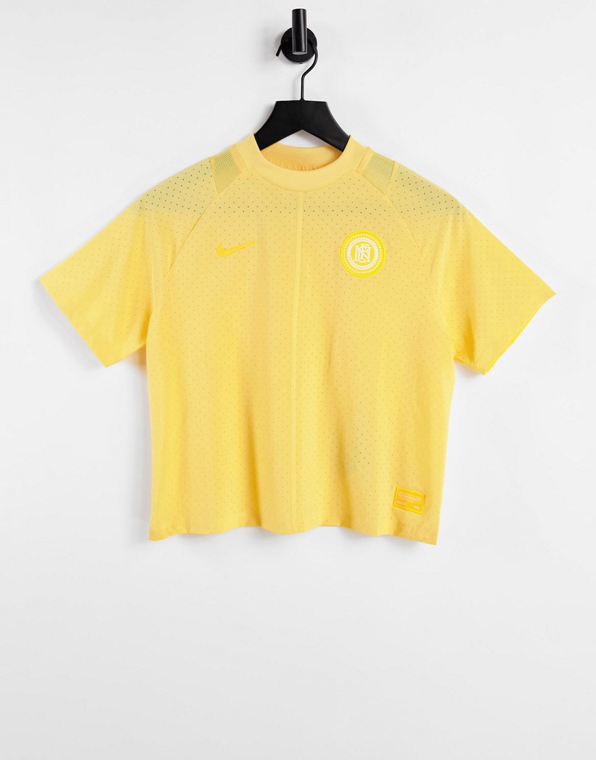Nike – FC – Kurzärmliges T-Shirt in Gelb-Mehrfarbig