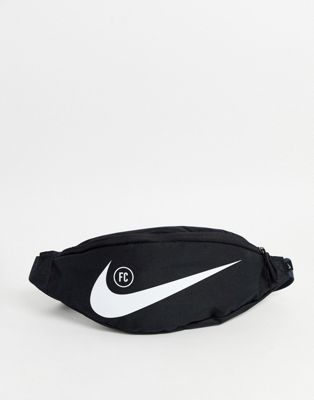 Nike – F.C. – Svart magväska