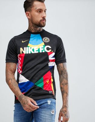 Nike – FC – Svart t-shirt med flaggmotiv 886872-014