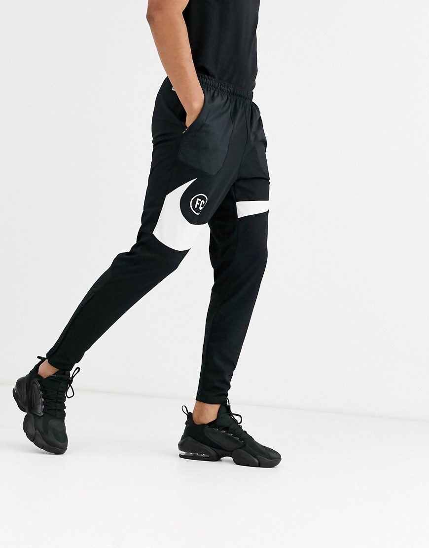 Nike - F.C. swoosh joggingbroek in zwart
