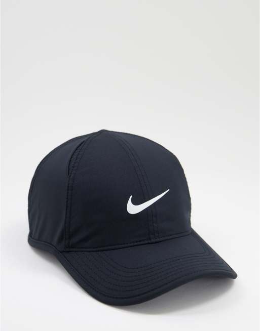 Nike – Featherlite – Czarna czapka z daszkiem i regulowanym zapięciem