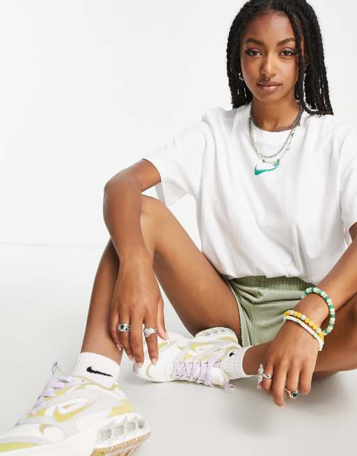 Nike – Fiber Flower – Vit t-shirt med swoosh-logga