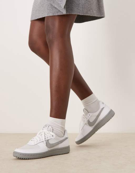 Nike Field General 82 SP Sneaker in WeiB und Grau
