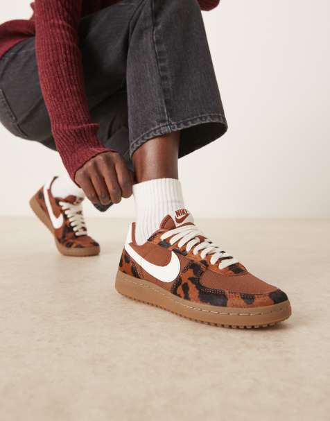 Nike – Field General – Bruna sneakers med ponnyhår - view 1