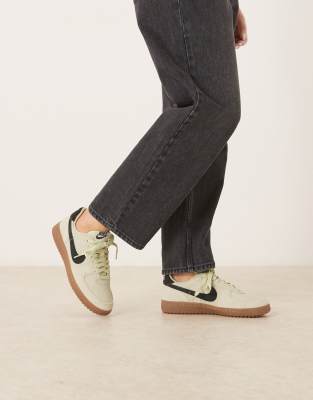 Nike - Field General - Sneaker in Grün und Schwarz