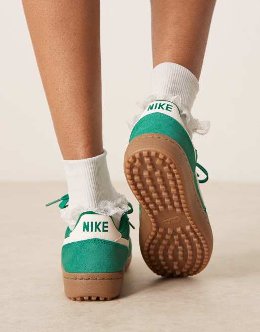 Nike Field General sneakers in green and white, 3 of 5
