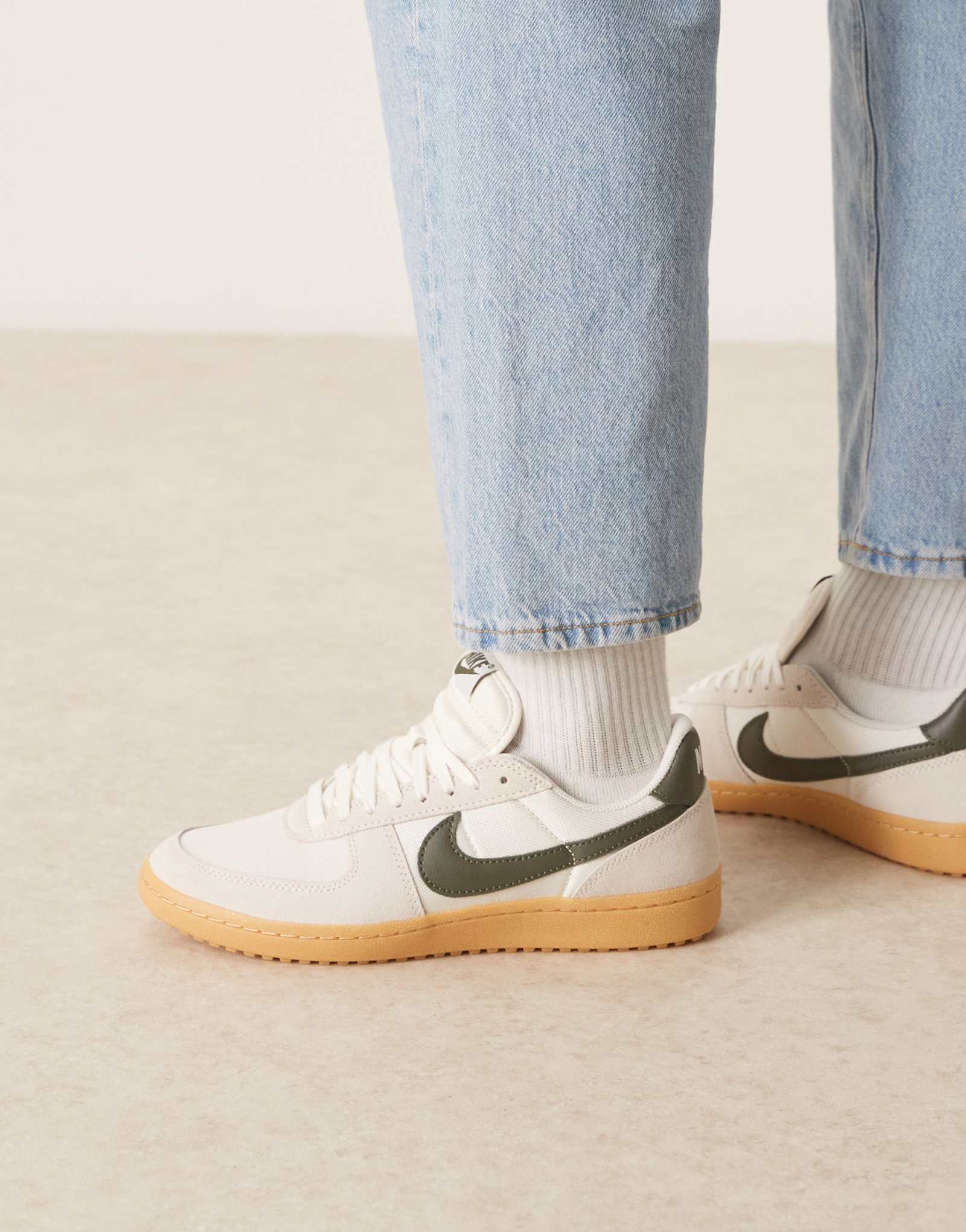 Кроссовки Nike Field General S&T темно-белого и черного цветов
