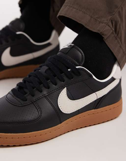 Nike Field General trainers in black and white, 3 of 5