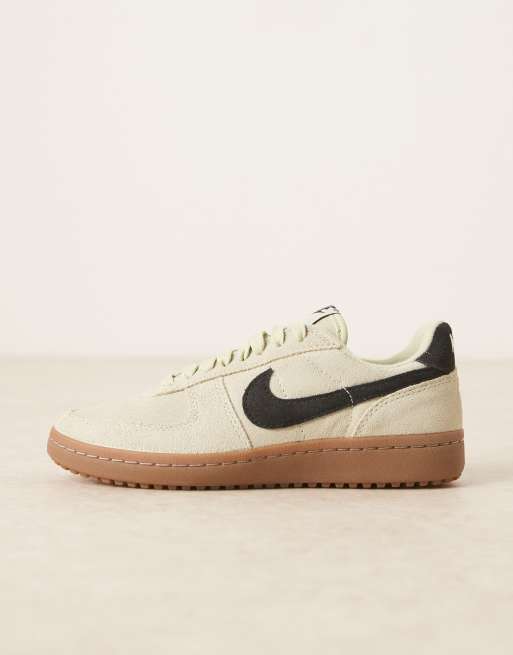 Nike Field General trainers in green and black, 2 of 5