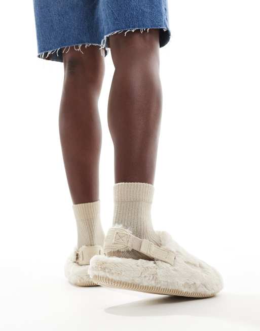 Nike Fluffy calm mules in beige 