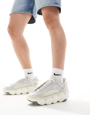 Nike Bloom Flyknit Low-top Sneakers In White
