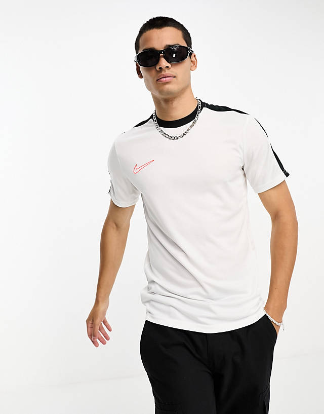 Nike Football - academy 23 dri-fit t-shirt in white and black