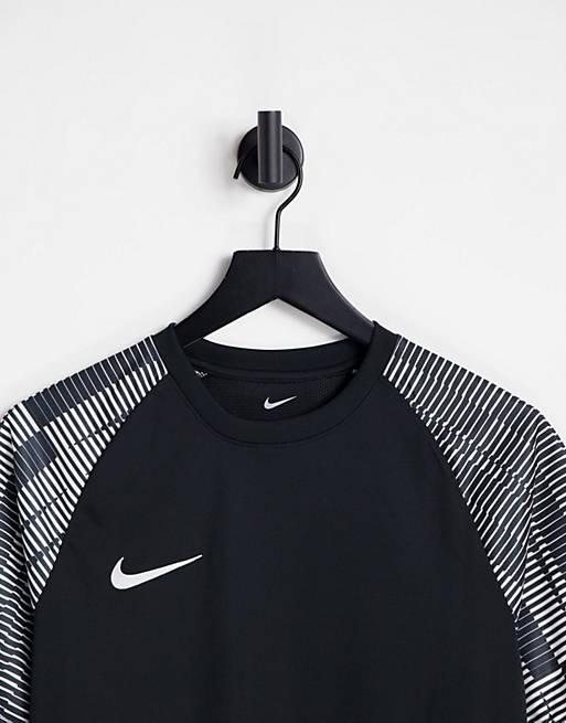 Men Nike Football Academy Dri-FIT contrast sleeve t-shirt in black 