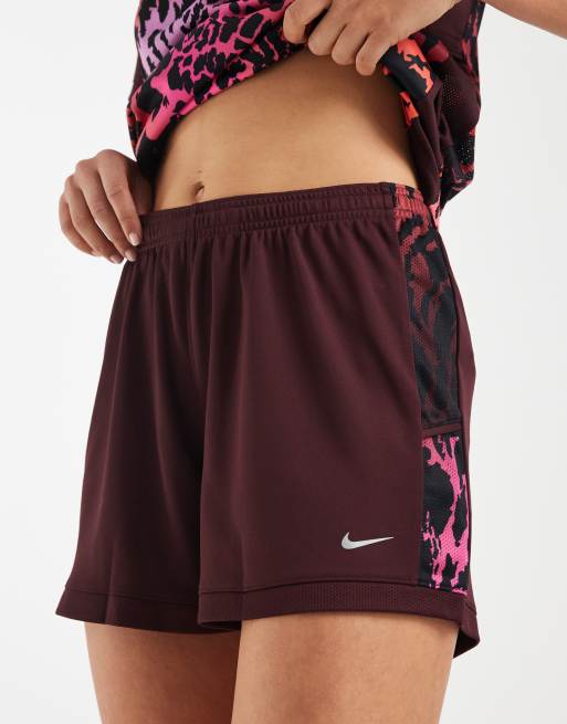 Nike Football Academy Dri-FIT panel short in burgundy, 3 of 5