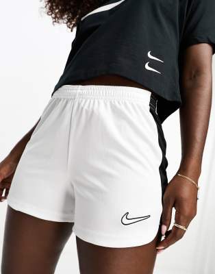 Nike Football - Academy Dri-FIT - Shorts in Weiß mit Bahneneinsatz