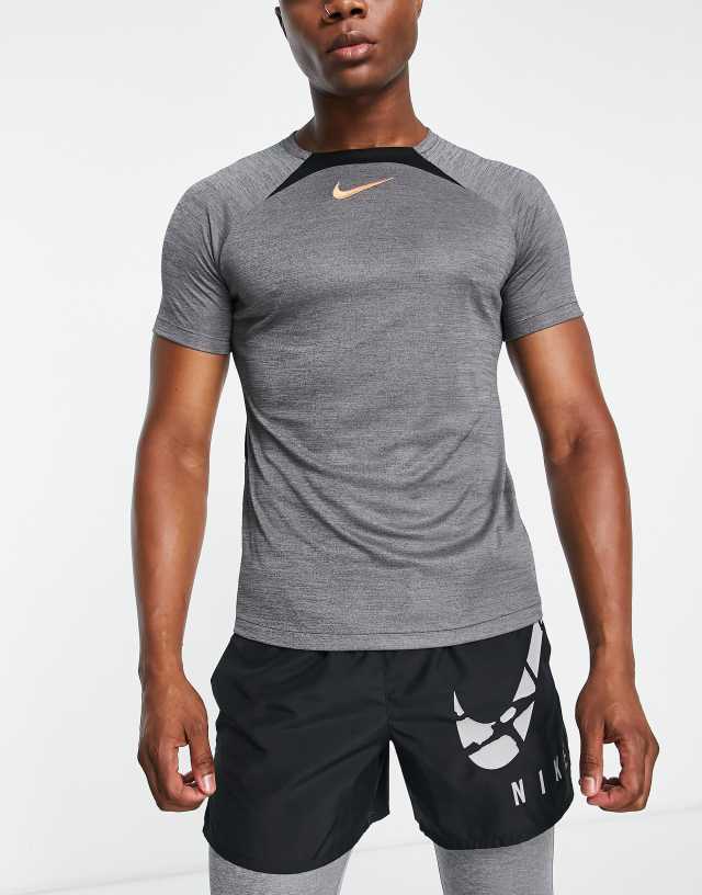 Nike Football Academy Dri-FIT Swoosh T-shirt in gray