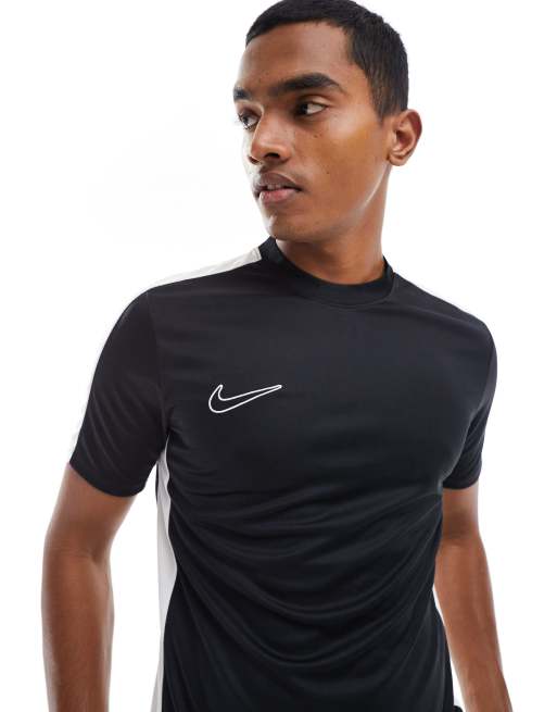 Nike Football Academy Dri FIT T Shirt in Schwarz mit Bahneneinsatz ASOS