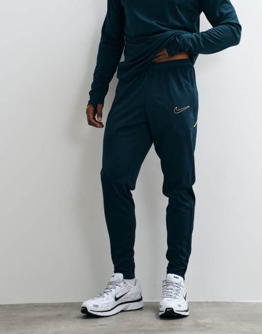 Nike Football Academy Logo Slim Jogger in Grün, 2 von 5