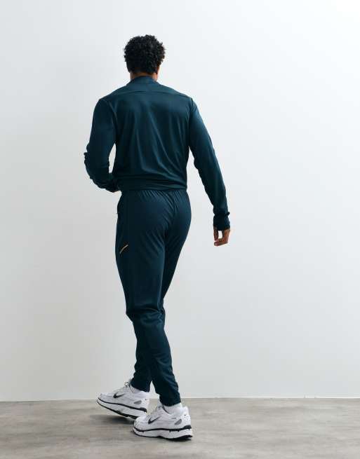 Nike Football Academy Logo Slim Jogger in Grün, 3 von 5