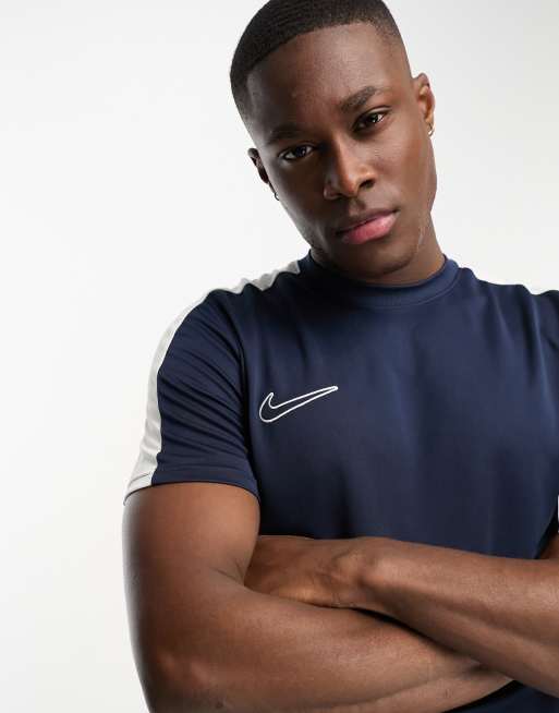 Nike Football Academy T shirt a empiecements en tissu Dri FIT Bleu marine