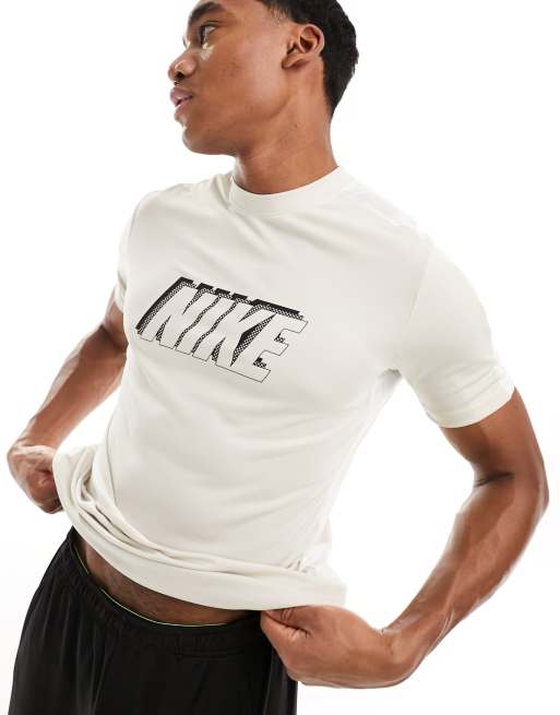 Nike Football - Academy - T-shirt in tessuto Dri-FIT beige con grafica