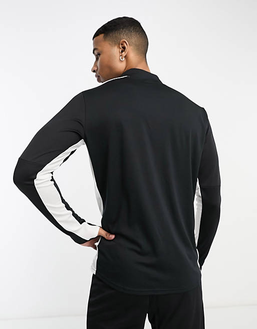 Regenjas bagageruimte in de tussentijd Nike Football Dri-FIT Academy 23 1/4 zip long sleeved top in black and  white | ASOS