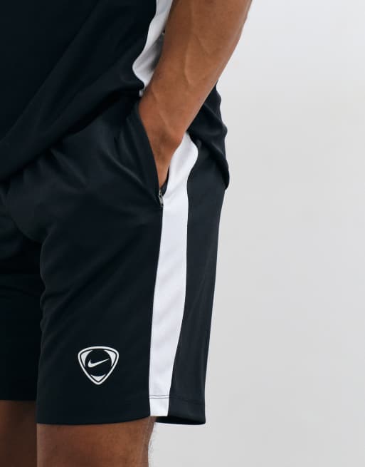 Nike Football – Dri-FIT Academy+ – Shorts in Schwarz mit Logo, 4 von 5