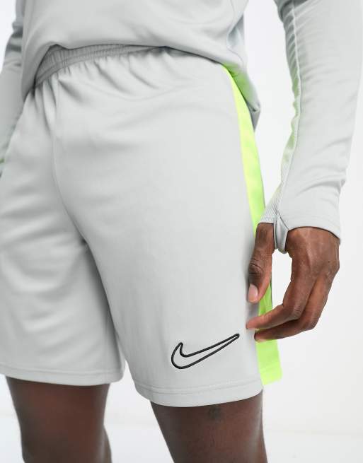 Short nike shop dri fit foot